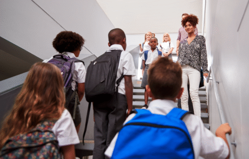 Estrategias probadas para incentivar la asistencia escolar